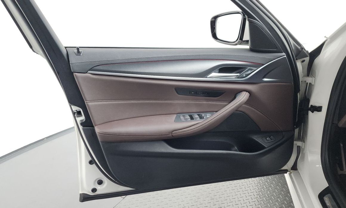 BMW 5-Series 2023