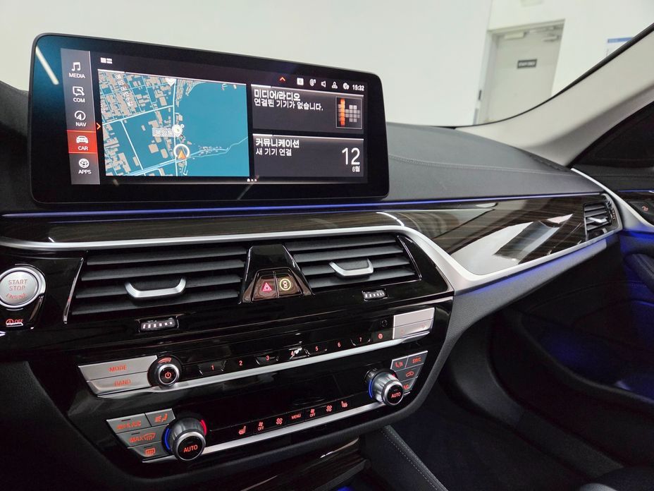 BMW 5-Series 2023