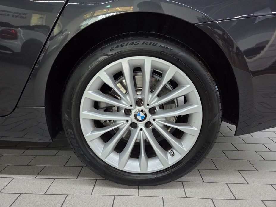 BMW 5-Series 2023