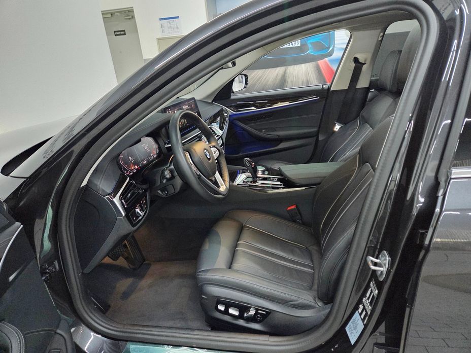 BMW 5-Series 2023