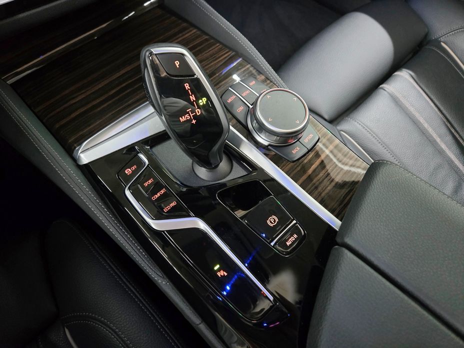 BMW 5-Series 2023