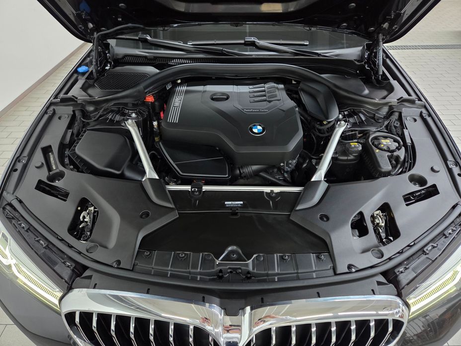 BMW 5-Series 2023