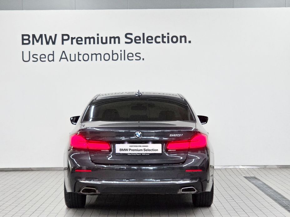 BMW 5-Series 2023
