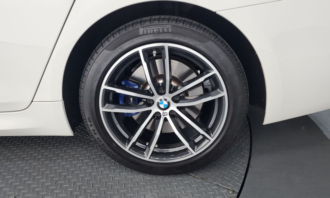 BMW 5-Series 2023