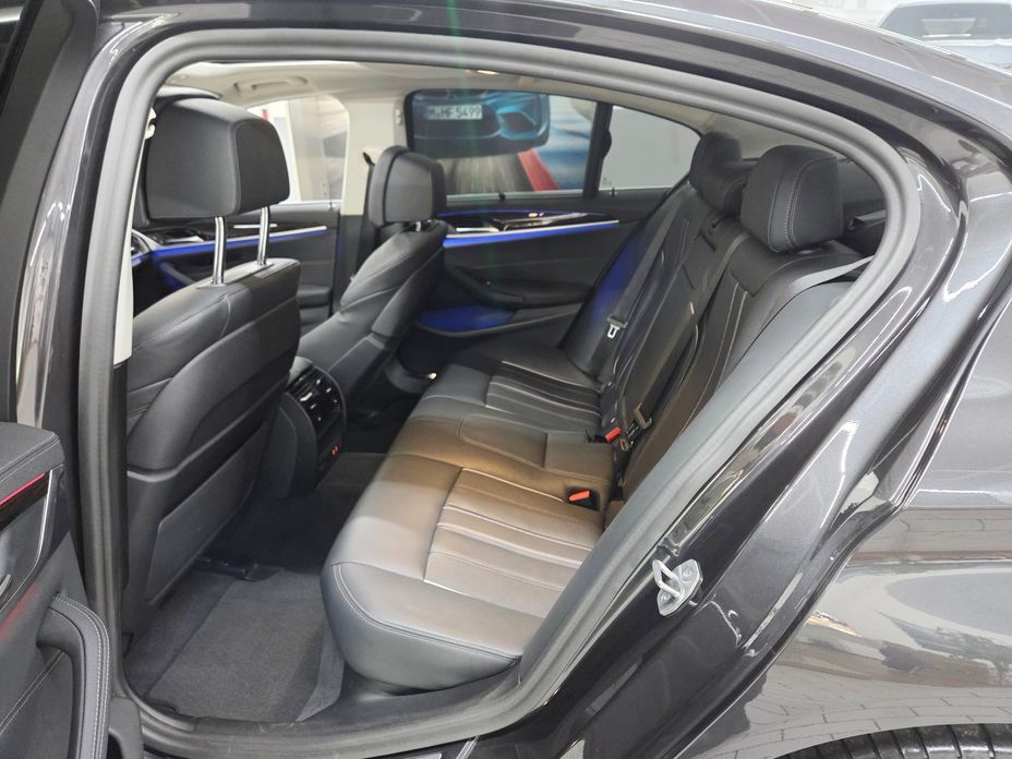 BMW 5-Series 2023