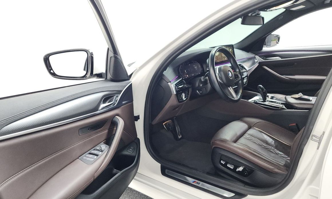 BMW 5-Series 2023