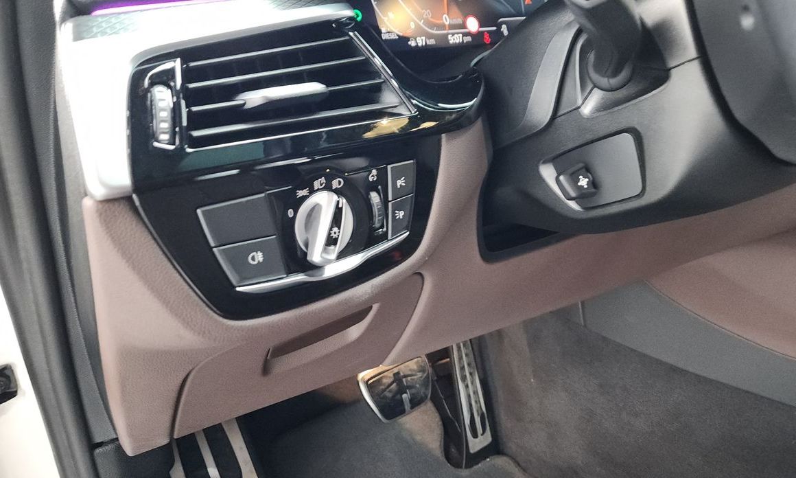 BMW 5-Series 2023