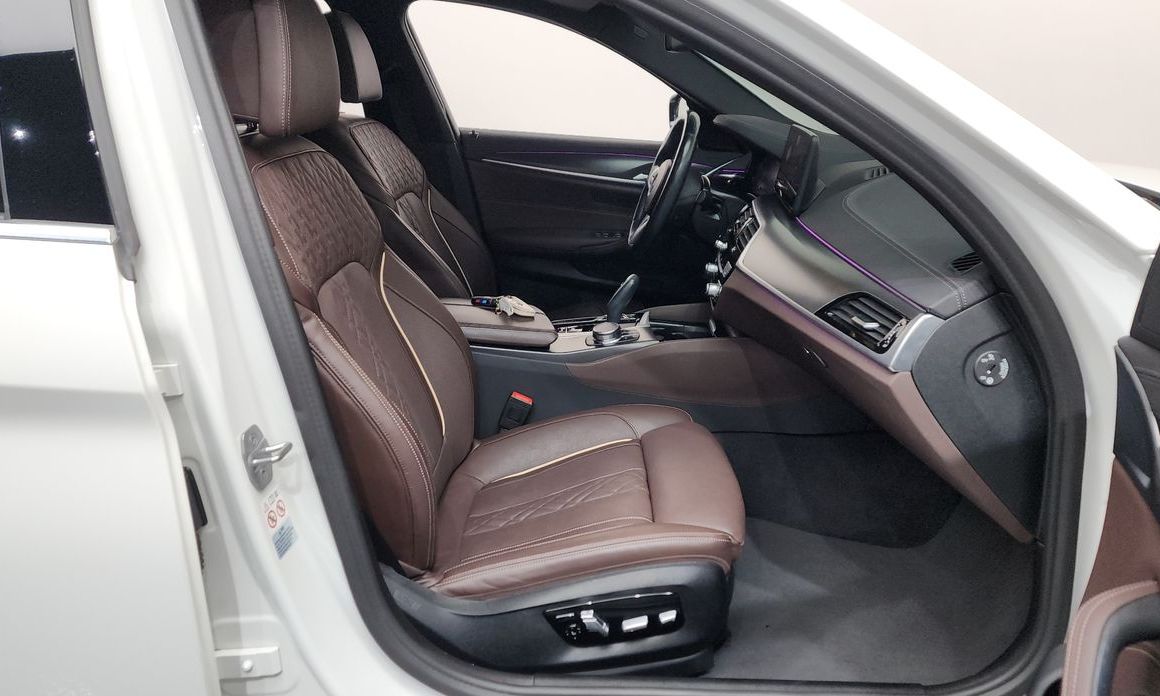 BMW 5-Series 2023