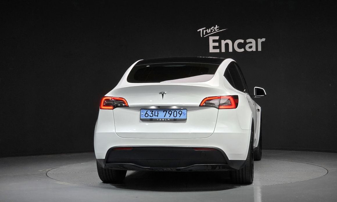 Tesla Model Y 2023