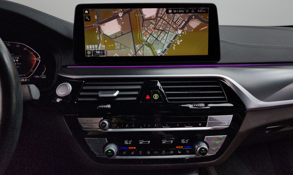 BMW 5-Series 2023