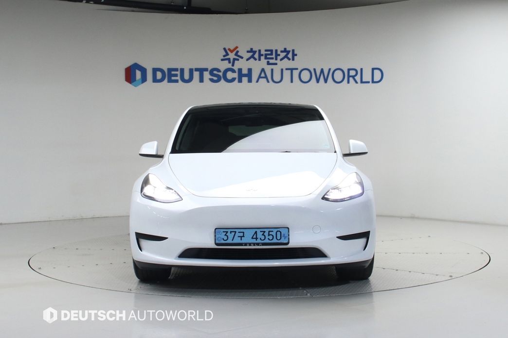 Tesla Model Y 2024