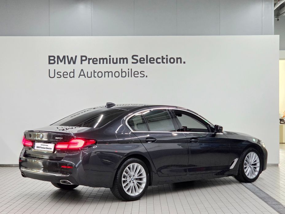 BMW 5-Series 2023