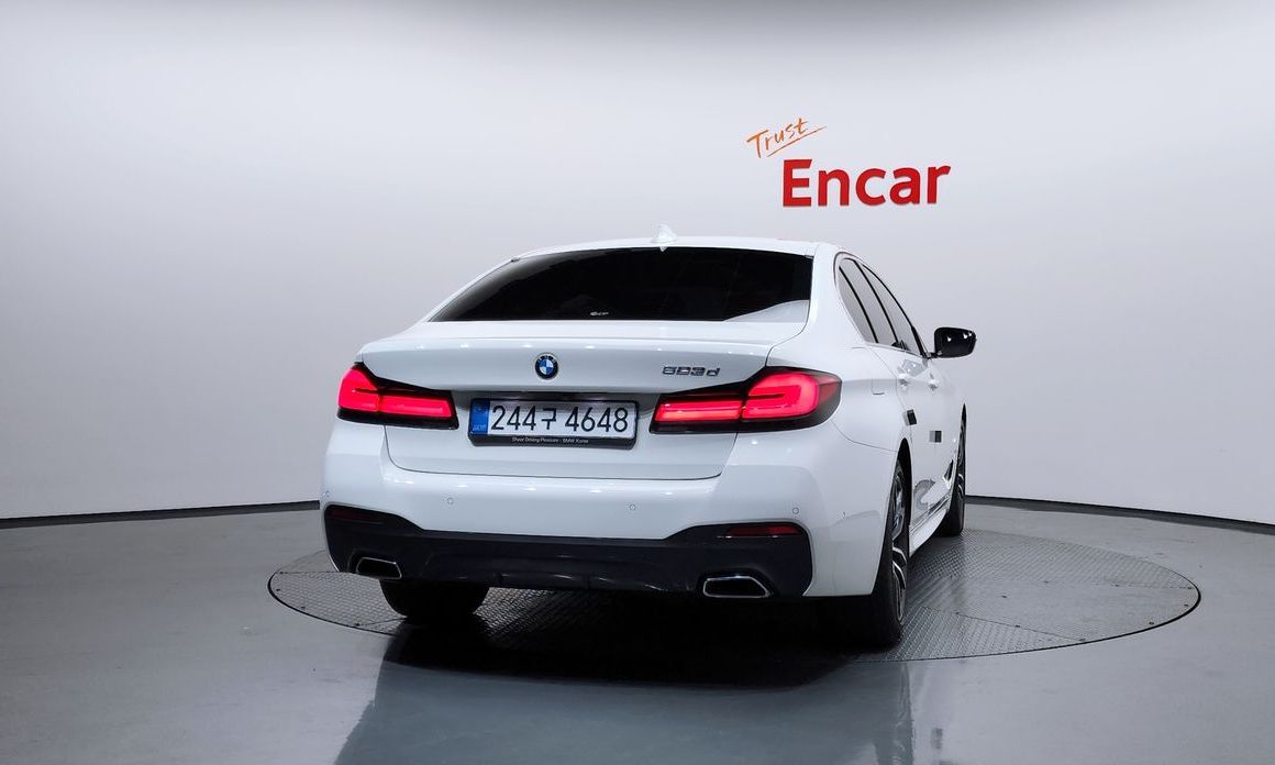 BMW 5-Series 2023