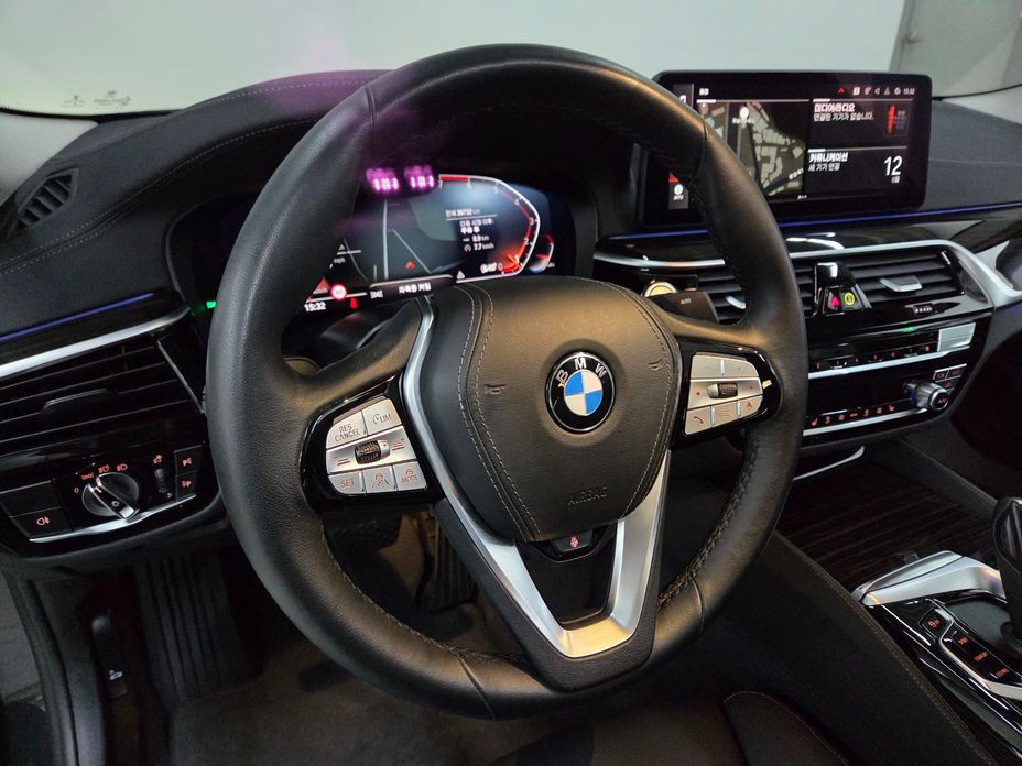 BMW 5-Series 2023