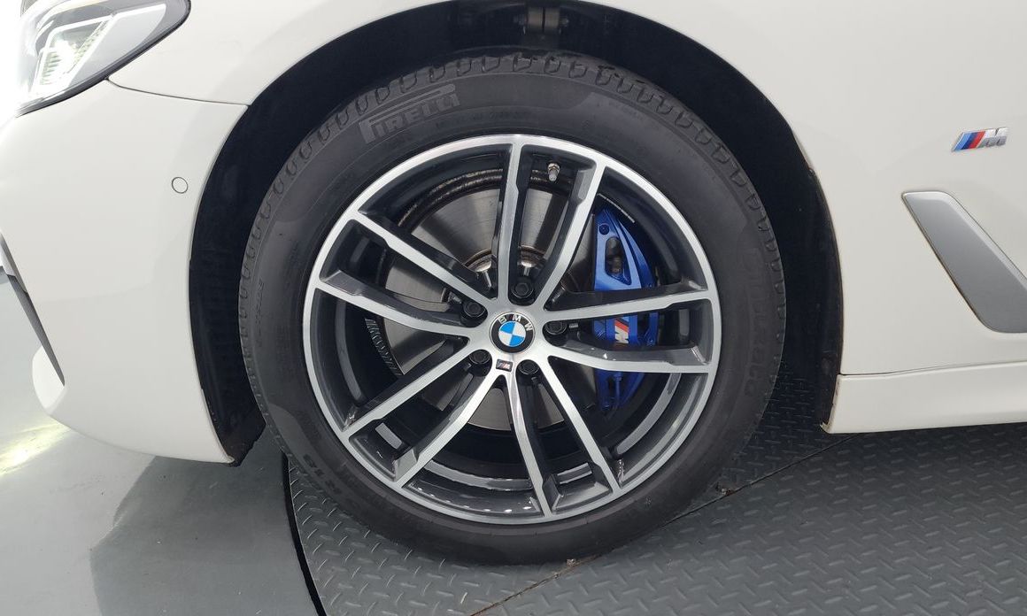 BMW 5-Series 2023