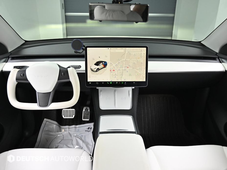 Tesla Model Y 2024