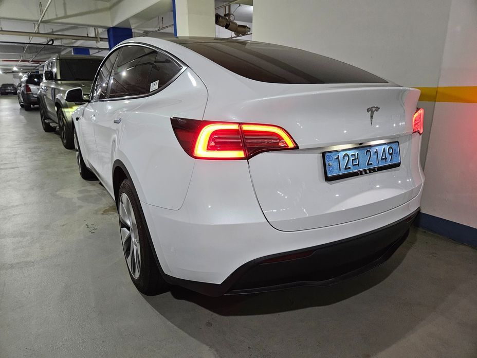 Tesla Model Y 2024