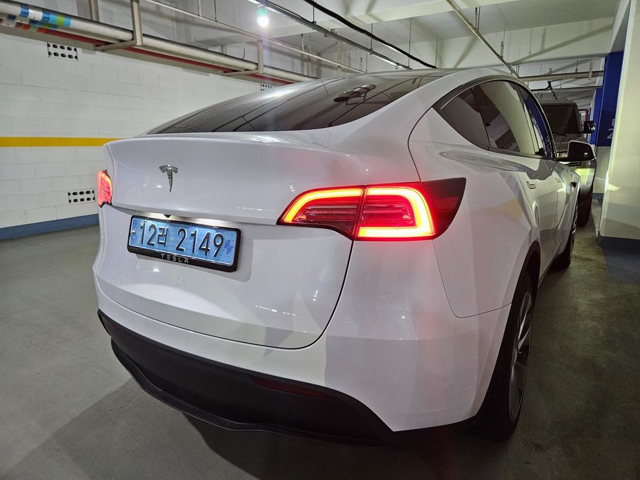 Tesla Model Y 2024