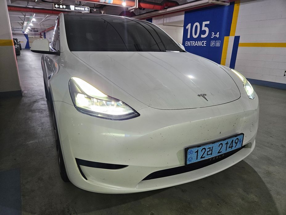 Tesla Model Y 2024
