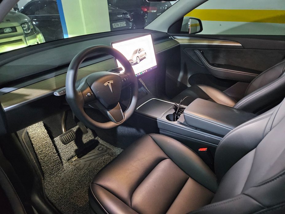 Tesla Model Y 2024