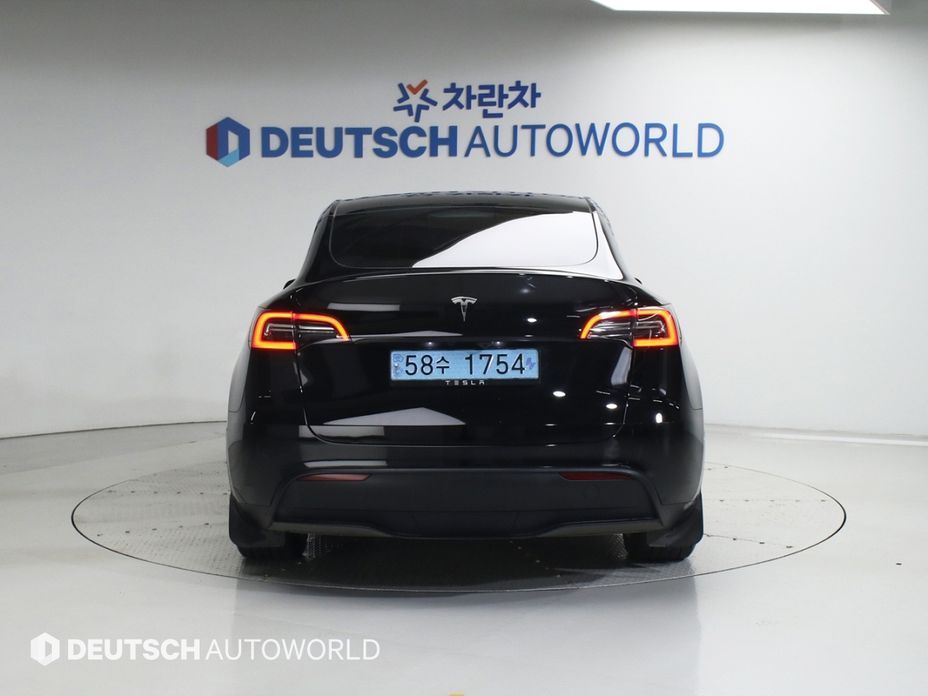 Tesla Model Y 2024