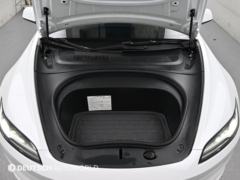 Tesla Model 3 2024