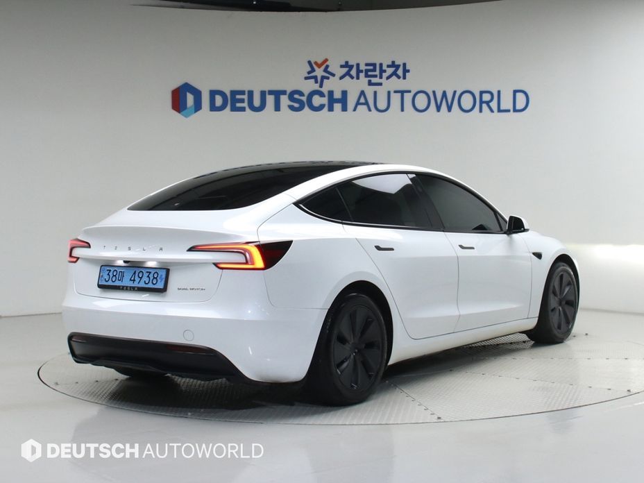 Tesla Model 3 2024