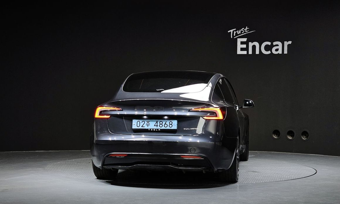 Tesla Model 3 2024