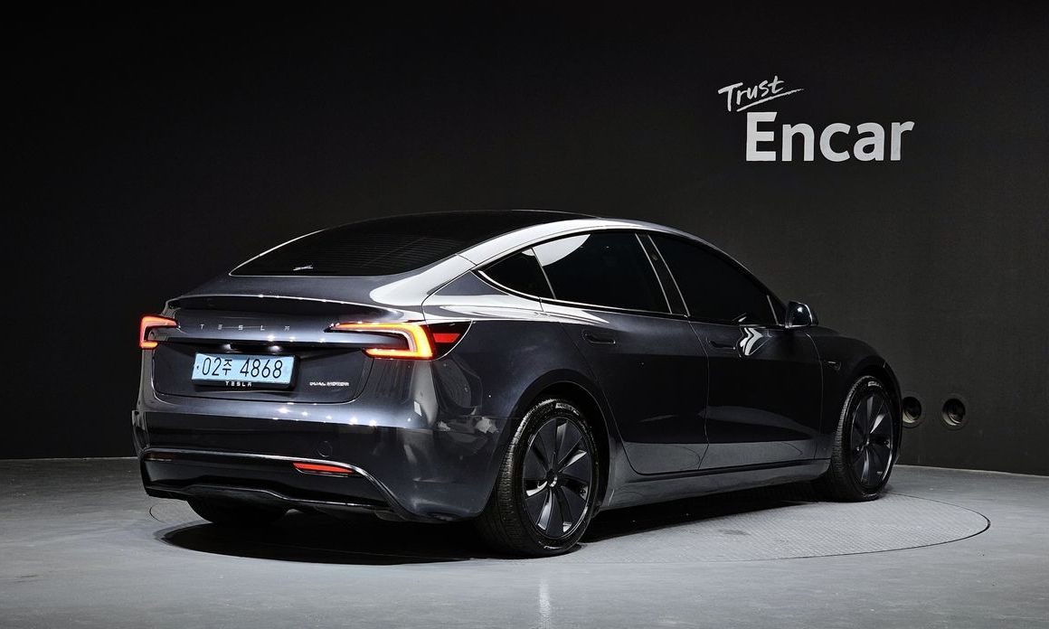 Tesla Model 3 2024