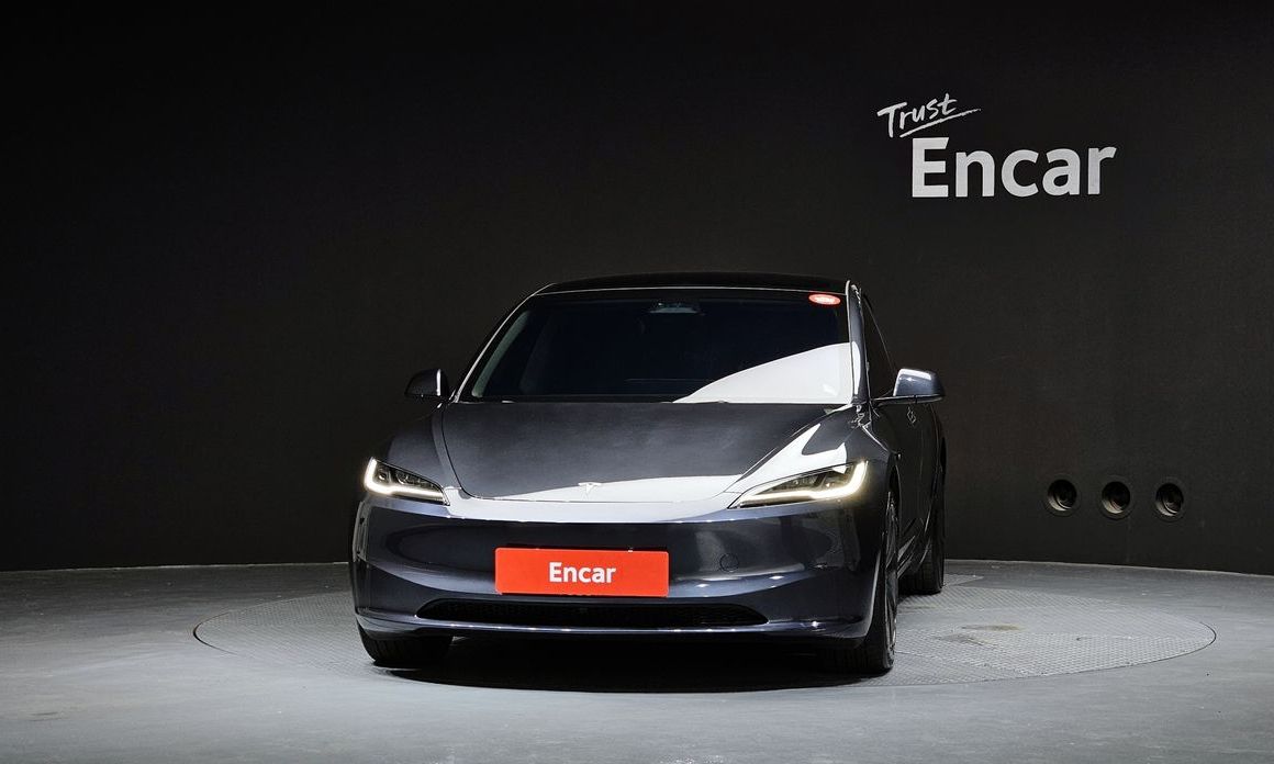 Tesla Model 3 2024