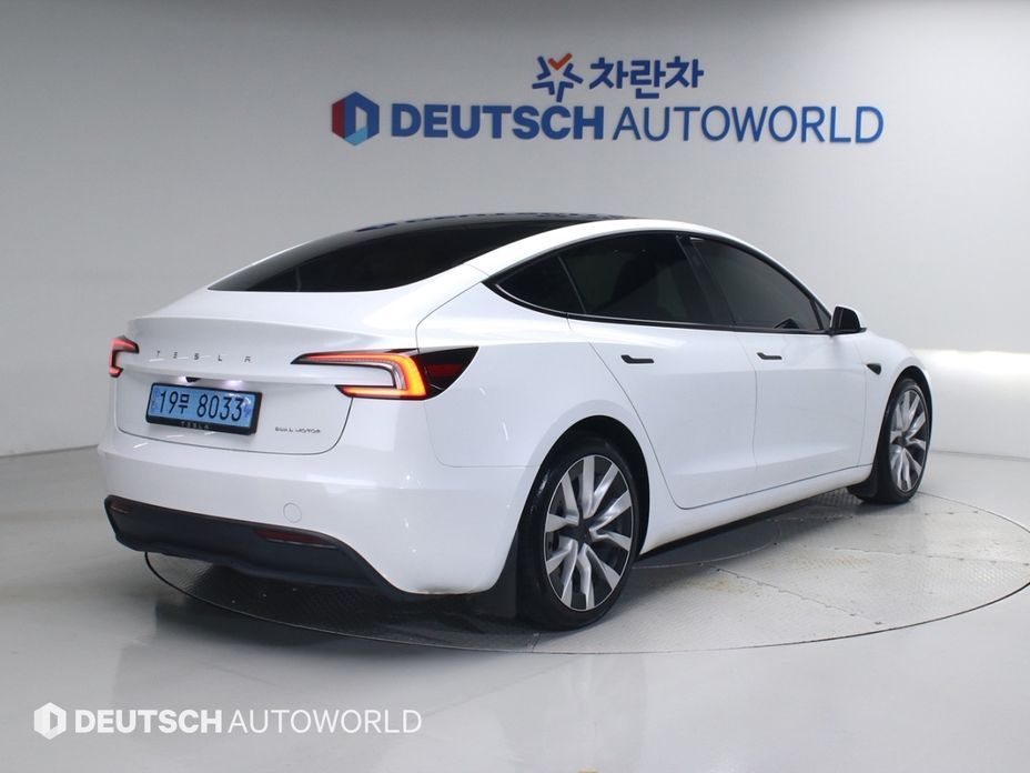 Tesla Model 3 2024