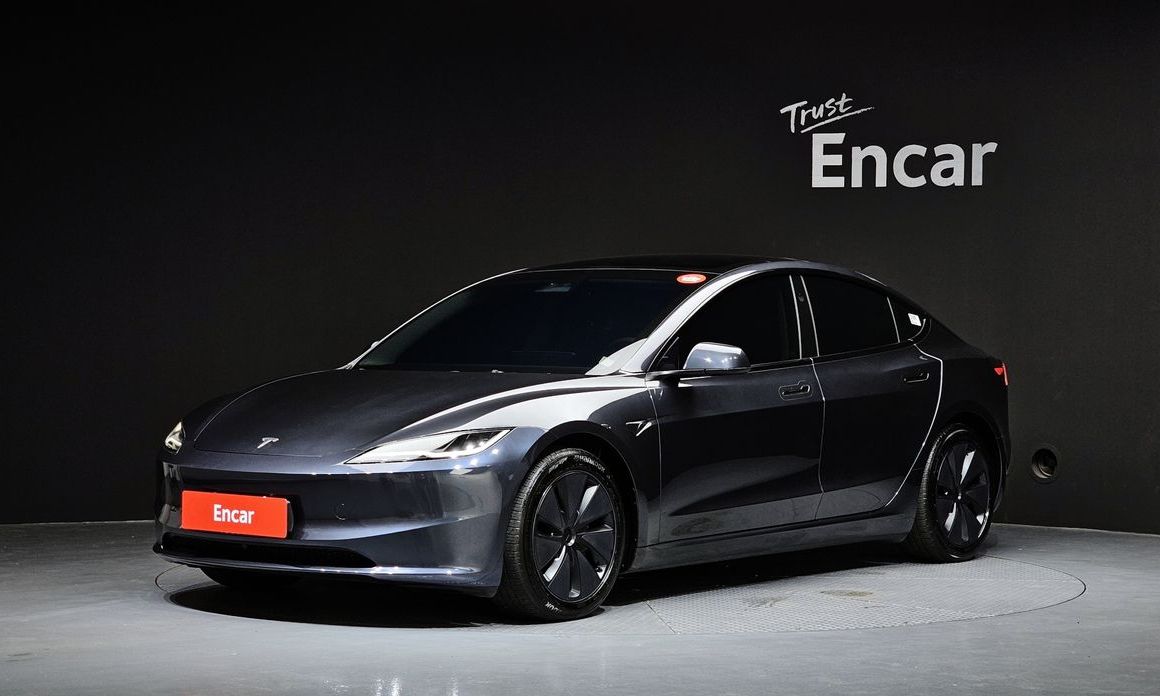Tesla Model 3 2024