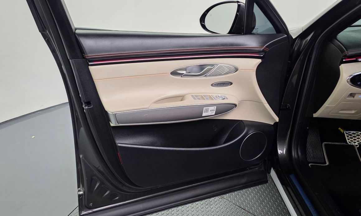 Genesis GV70 2025