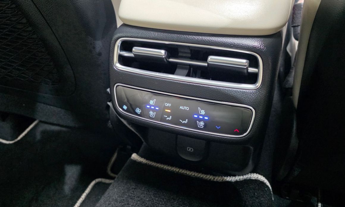 Genesis GV70 2025