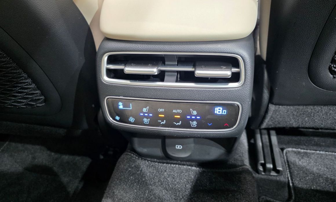 Genesis GV70 2025