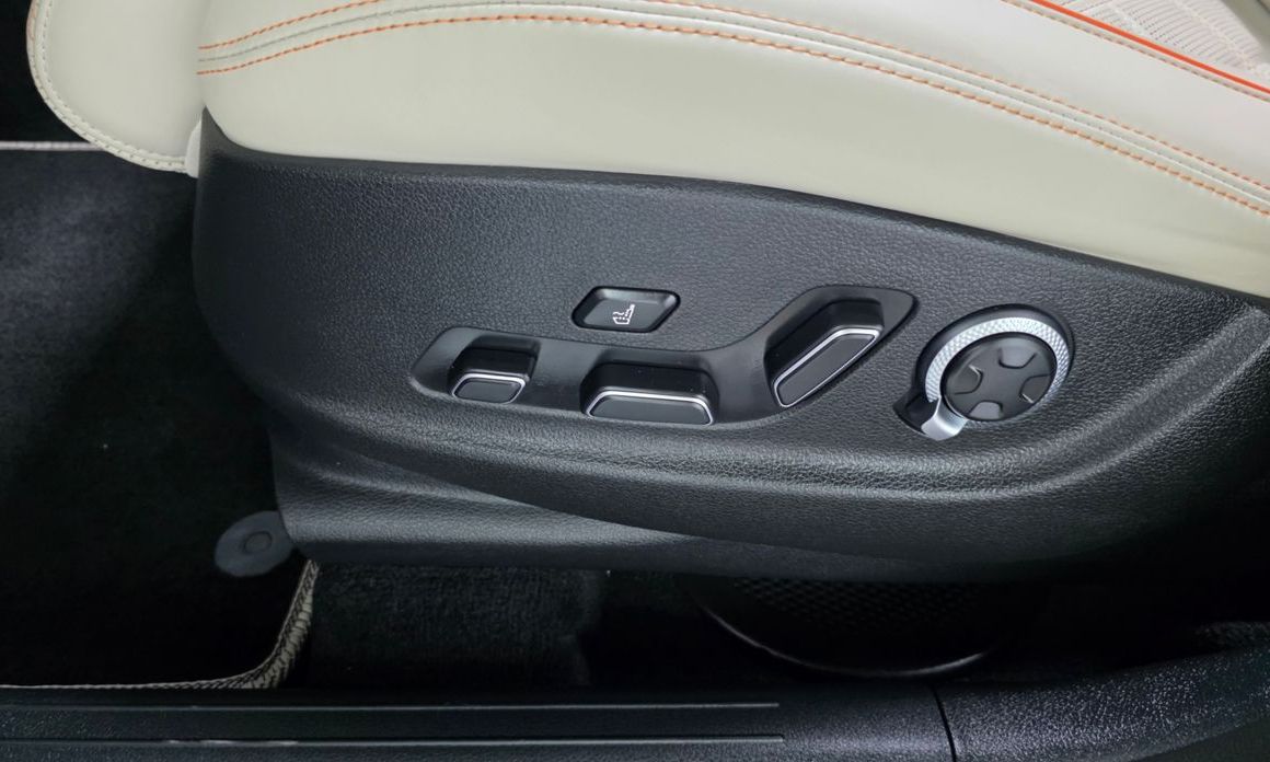 Genesis GV70 2025