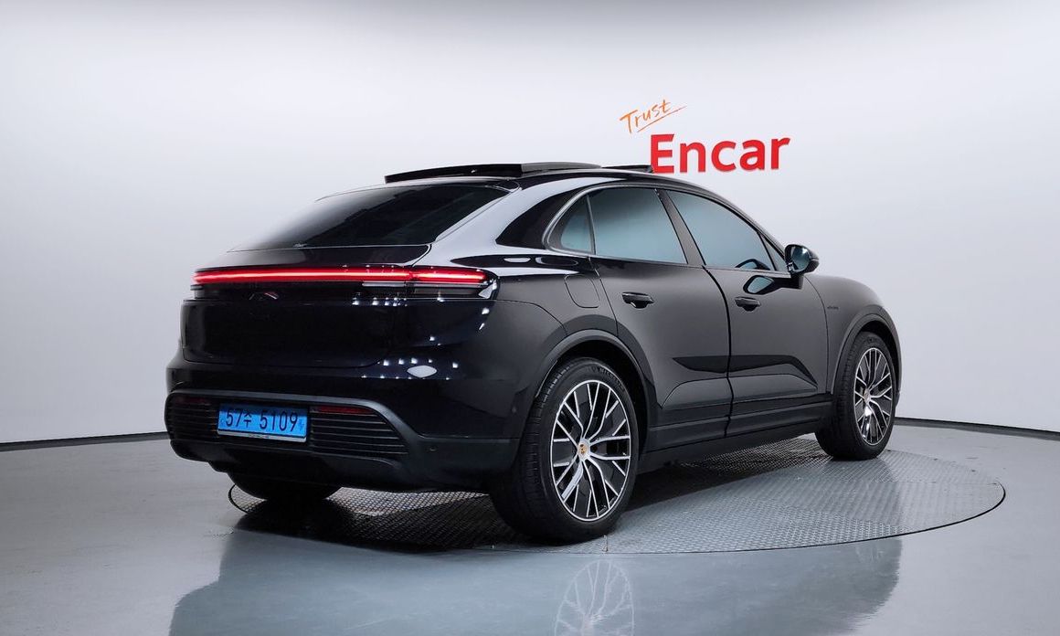 Porsche Macan 2025
