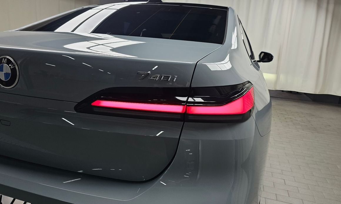 BMW 7-Series 2025
