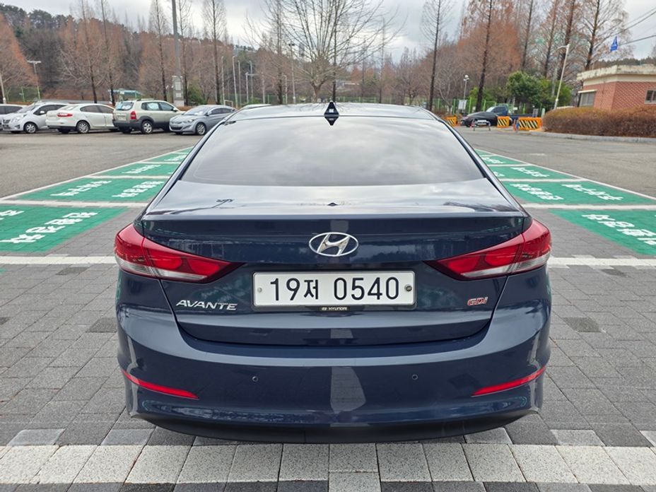 Hyundai AVANTE 2016