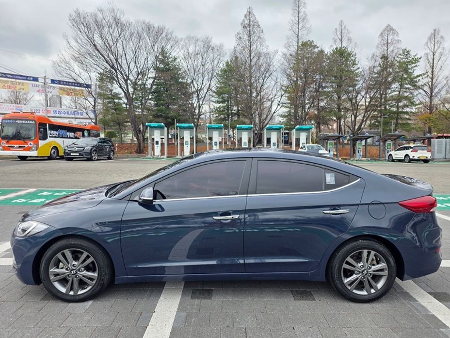Hyundai AVANTE 2016