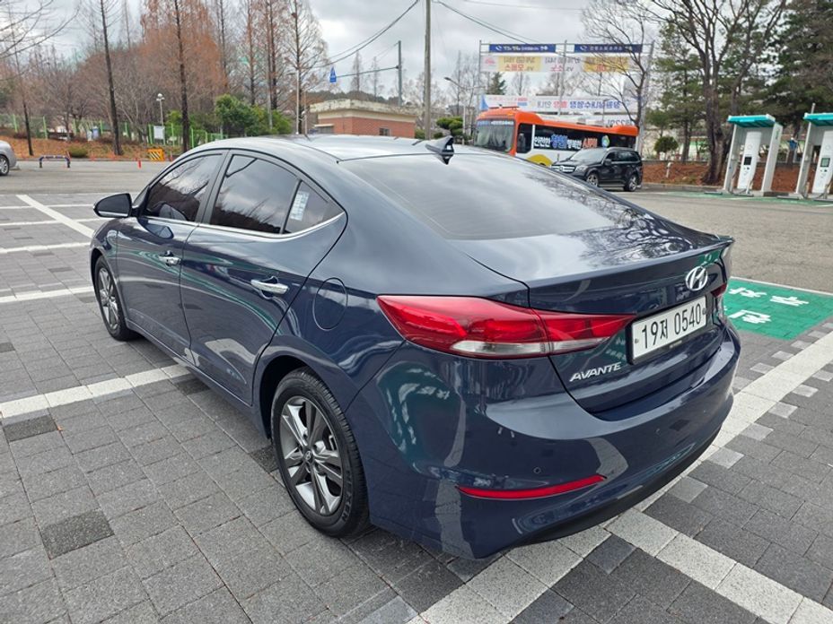 Hyundai AVANTE 2016