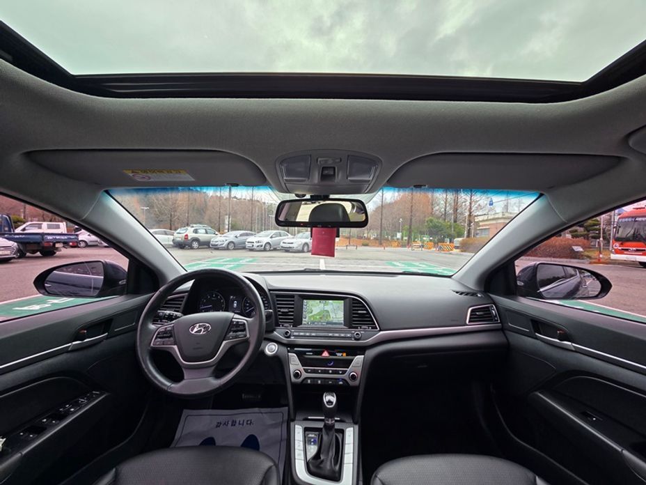 Hyundai AVANTE 2016
