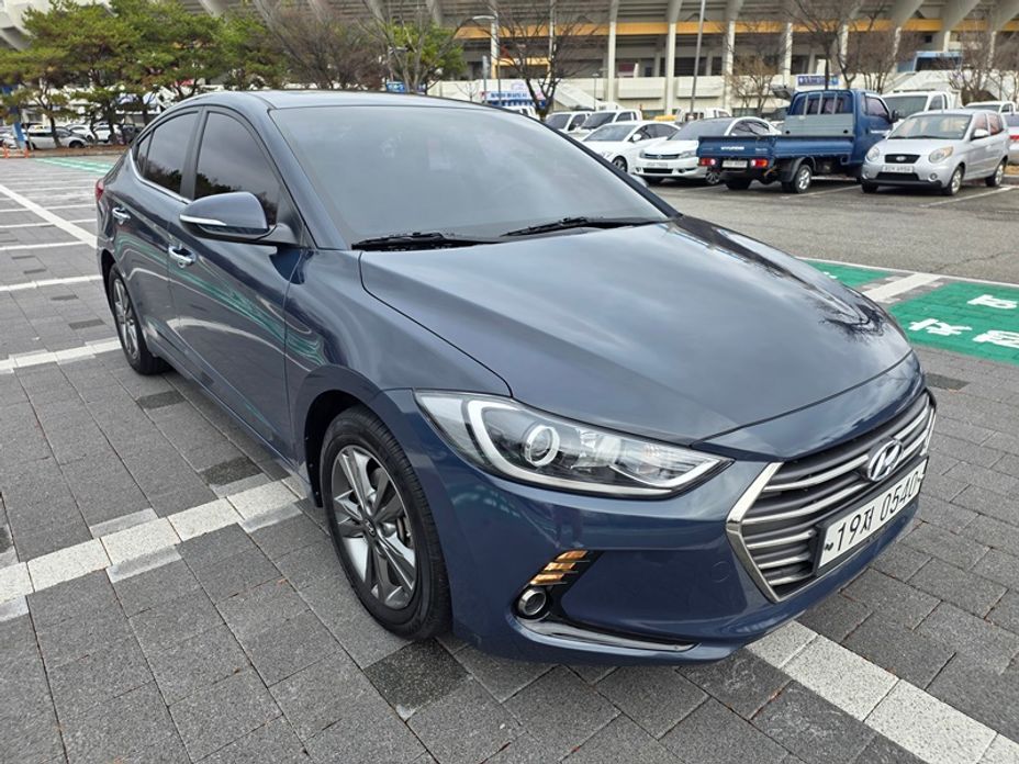 Hyundai AVANTE 2016
