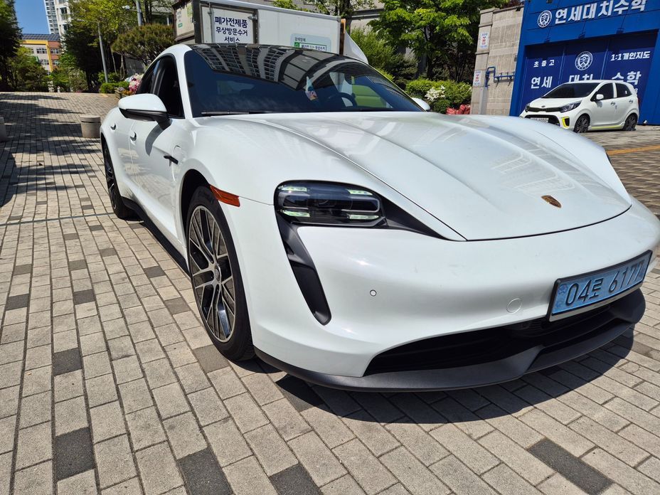 Porsche Taycan 2021