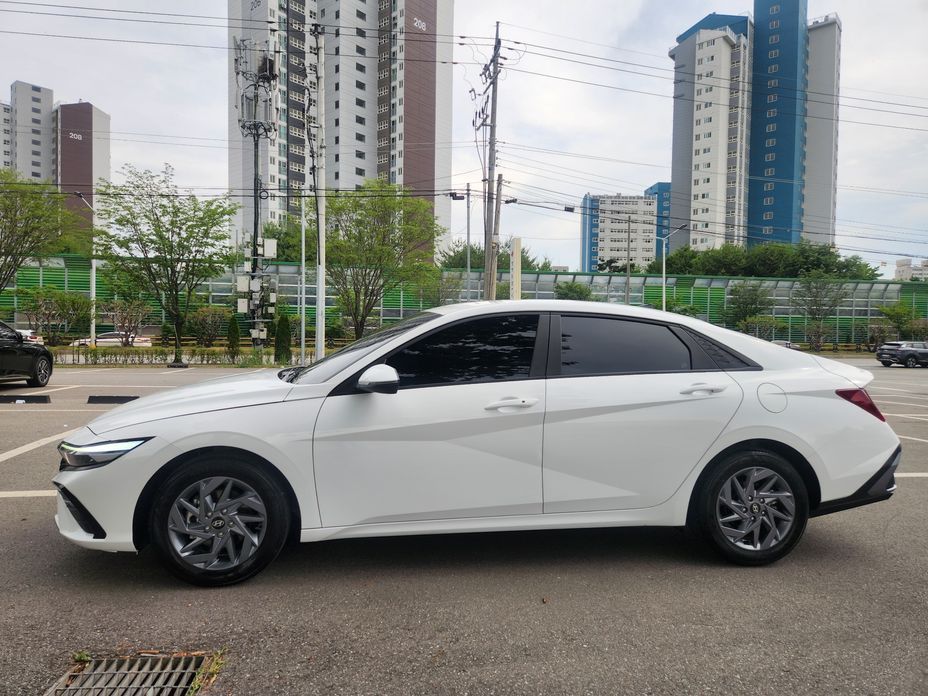 Hyundai AVANTE 2024