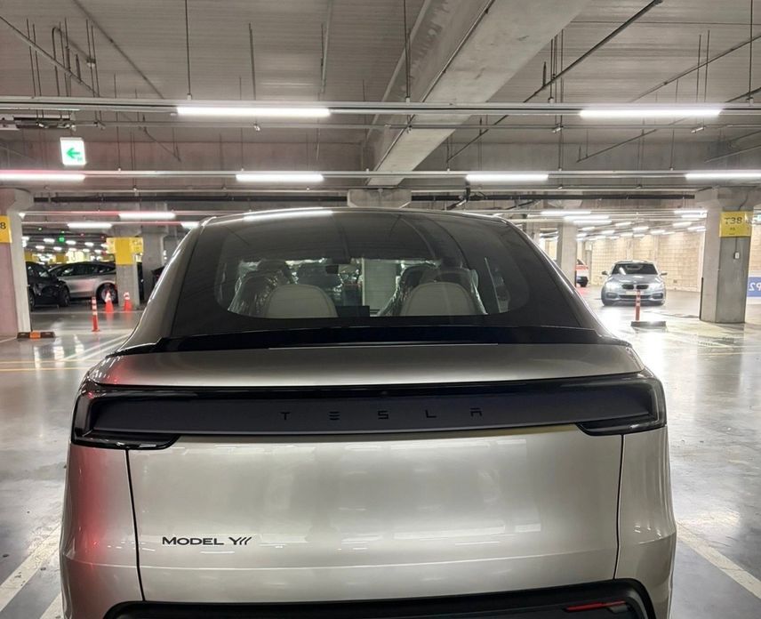 Tesla Model Y 2026