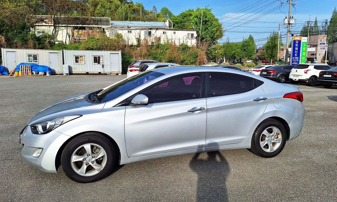 Hyundai AVANTE 2011