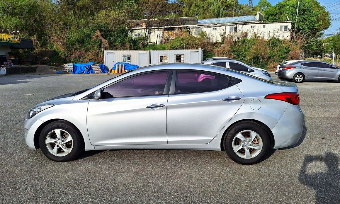 Hyundai AVANTE 2011
