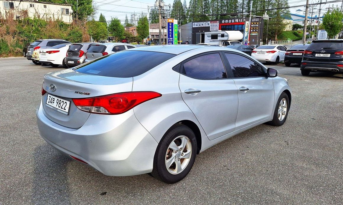 Hyundai AVANTE 2011
