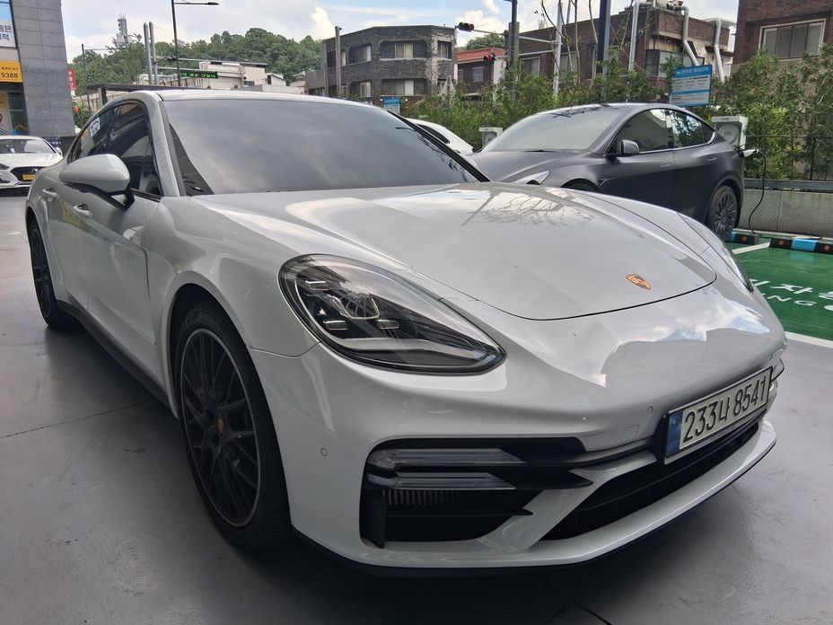 Porsche Panamera 2023